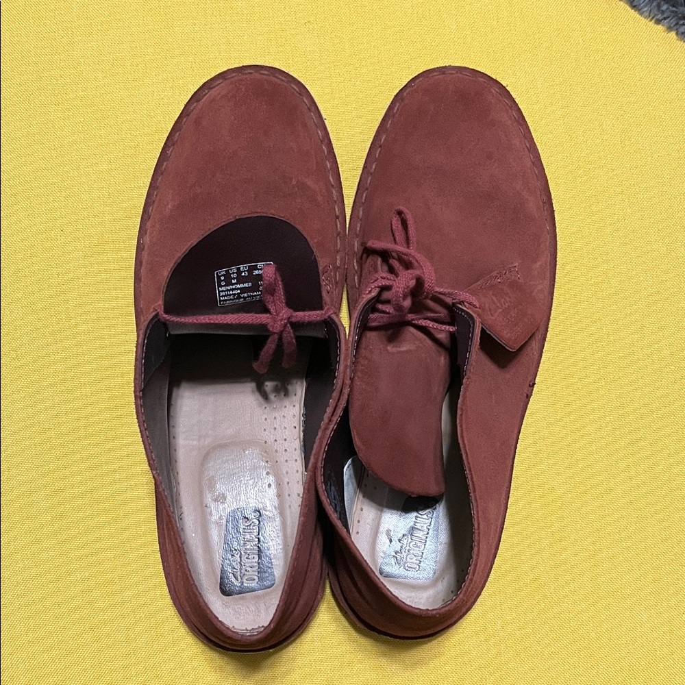Clarks Men's Chukka Boots - Deep Red Suede size 10